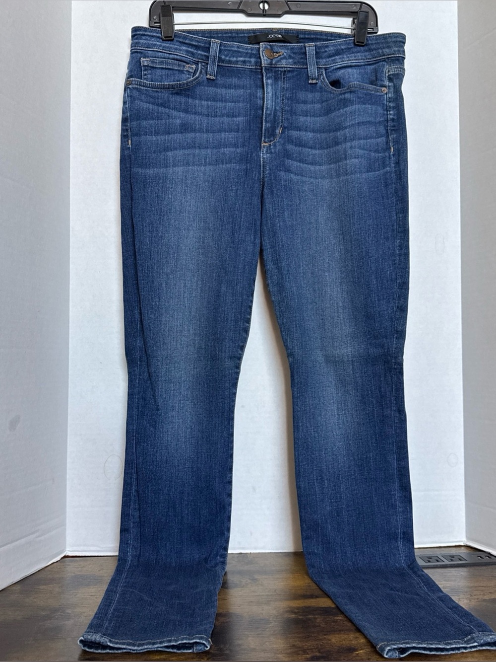 Joe’s Jeans Women’s Medium Wash Stretch Denim Size 31 Skinny Jeans DWHKET5252